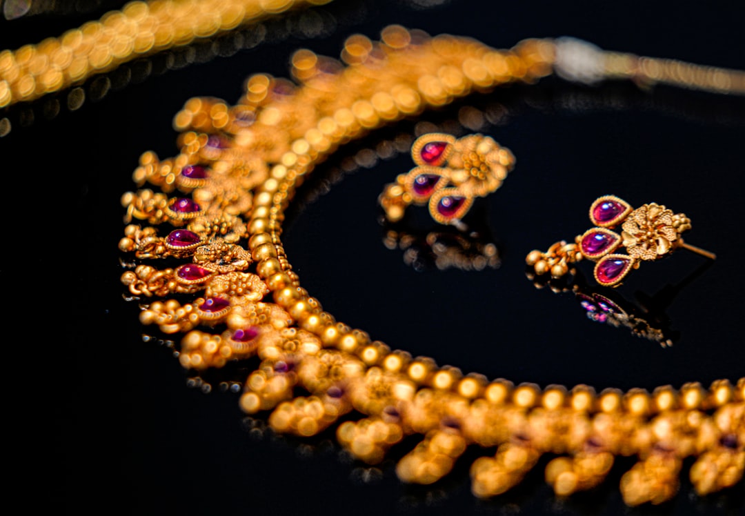 gold-and-purple-beaded-necklace-g3hrl6wzqyq